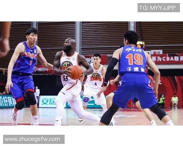 南京篮球队与重庆篮球队赛后分析实力对比及战术总结